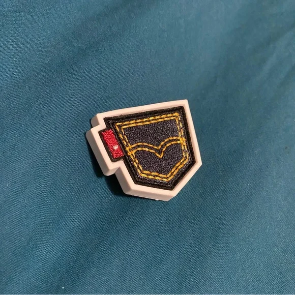 COPY - Levi’s x Crocs || 2 Jibbitz Charms - Picture 4 of 4